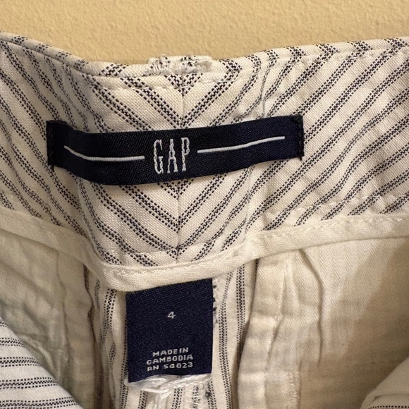 GAP shorts - Picture 2 of 4